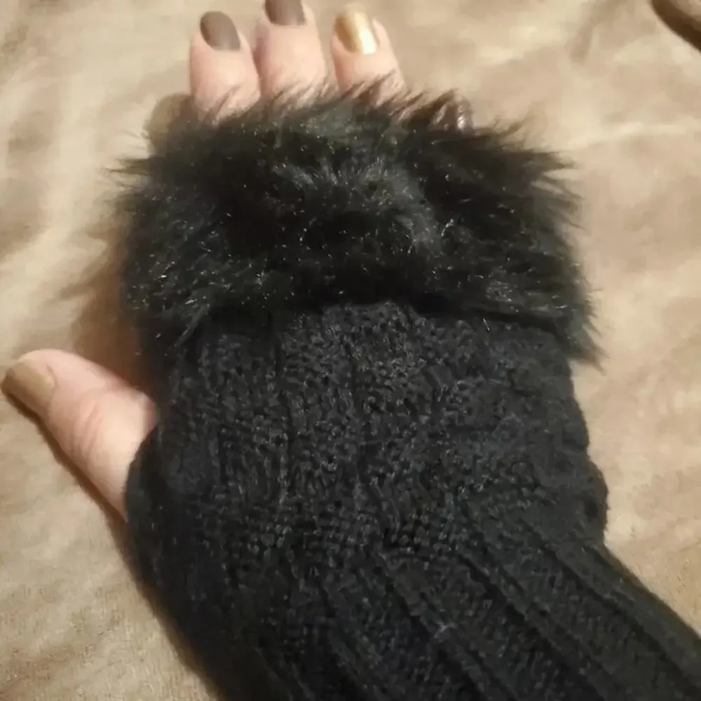 Plush Warm Ribbed Knitted Fingerless Gloves Great for Phone Black